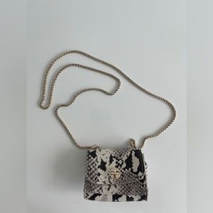 Tiny little bag, with silver chain. Mint